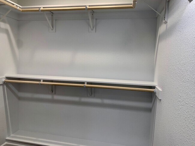 Building Photo - *STUNNING* 3 BEDROOM IN STETSON HILLS