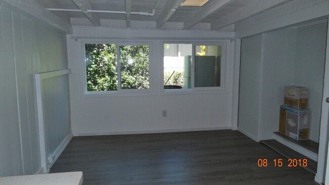 Building Photo - 98500H