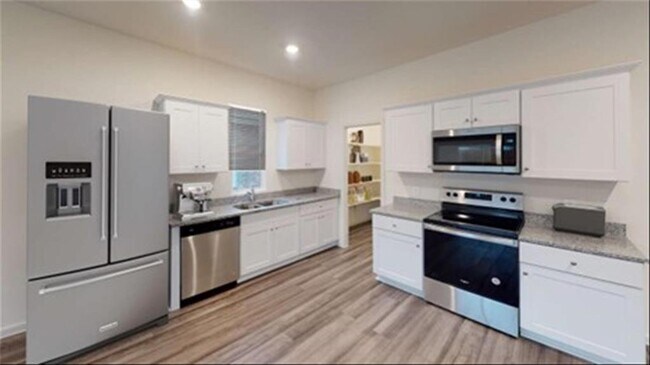 Building Photo - 786 Yorkshire Dr