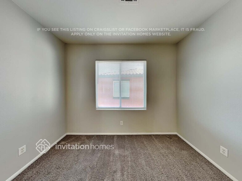 Building Photo - 720 Easter Lily Pl