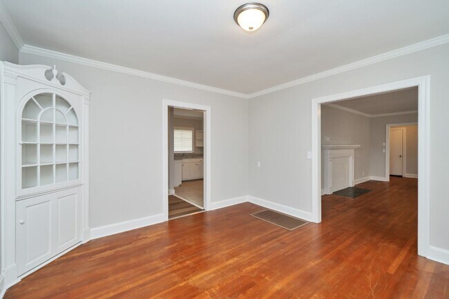 Building Photo - Beautifully Maintained 3/3 Home with Over ...