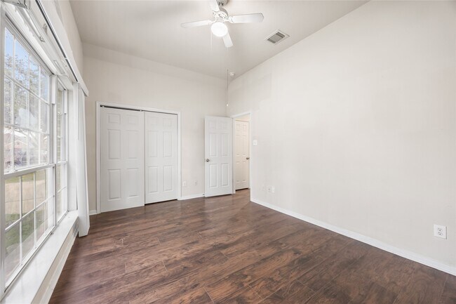 Building Photo - 15410 Redbud Dale Ct