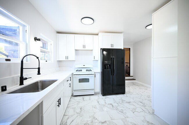 Building Photo - 1208 24th St