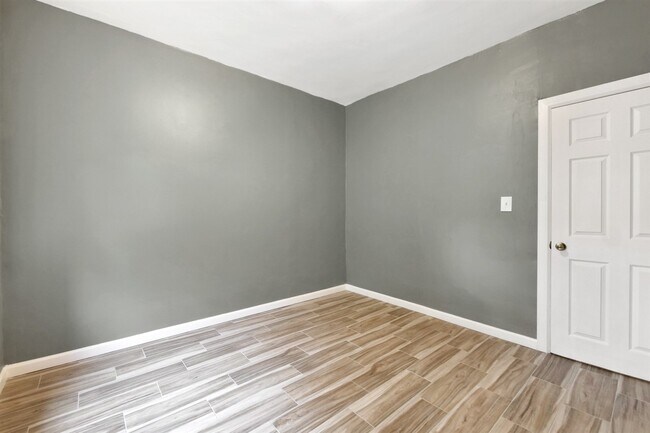 Building Photo - 194 Kensington Ave