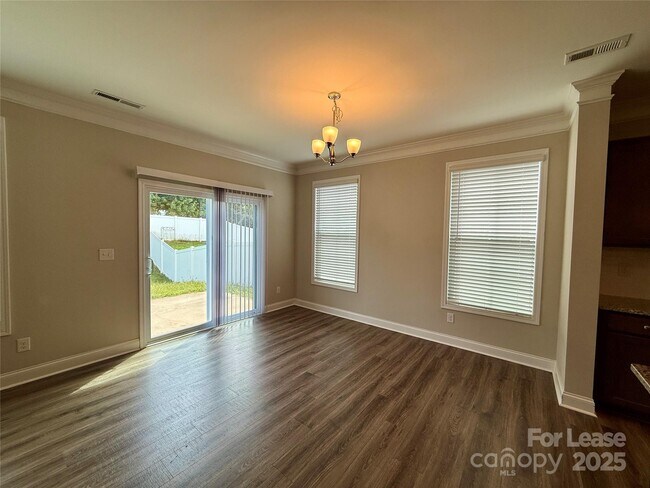 Building Photo - 106 E Americana Dr