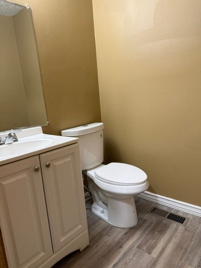 Building Photo - Charming 3-Bedroom Property in Prime Location