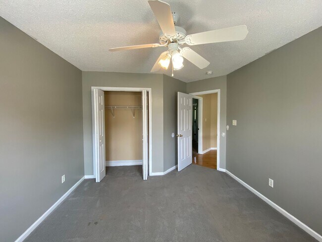 Building Photo - Beautiful 4 Bedroom Home In Hunter's Creek