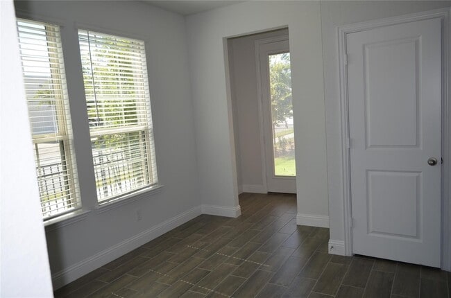 Building Photo - 5501 Crosby Dr