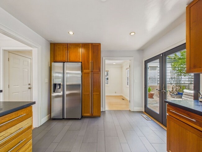 Building Photo - Beautiful serene and private Belmont home