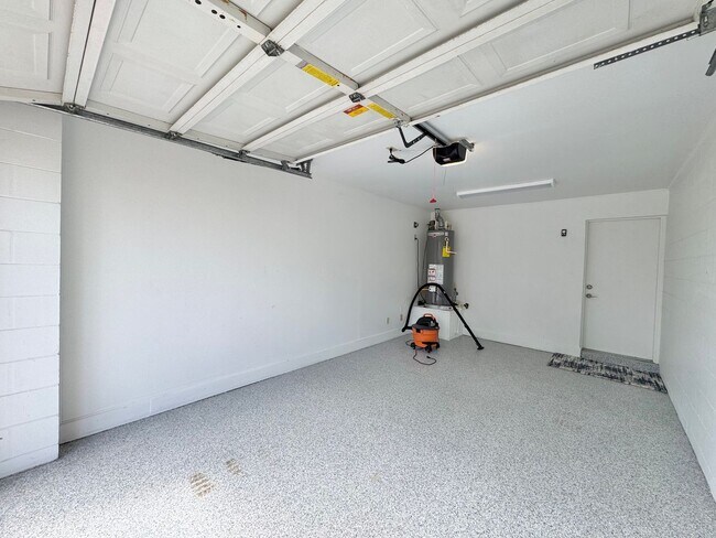 Building Photo - Winterset Condo with Gorgeous Sunset Views!