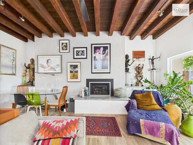 Building Photo - Beautifully Furnished and Equipped Propert...