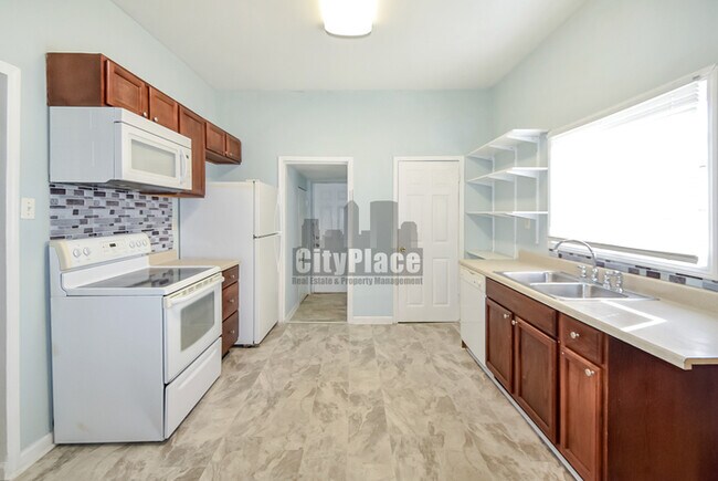 Building Photo - 1456 Kappes St