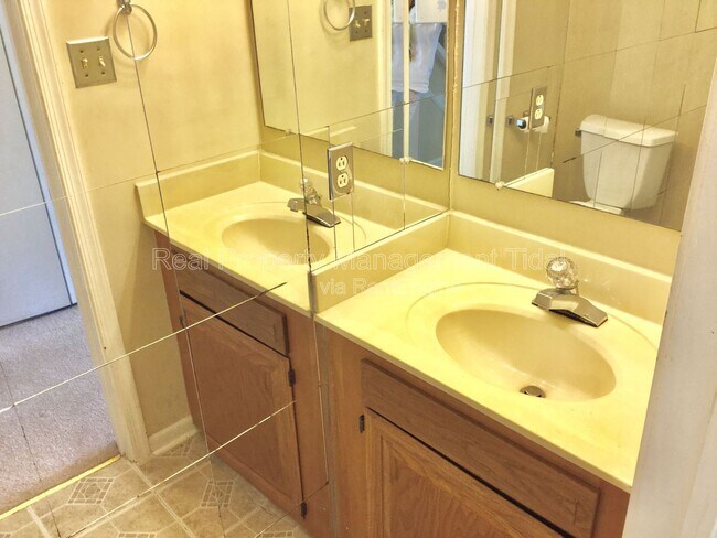Building Photo - 1664 Jameson Dr