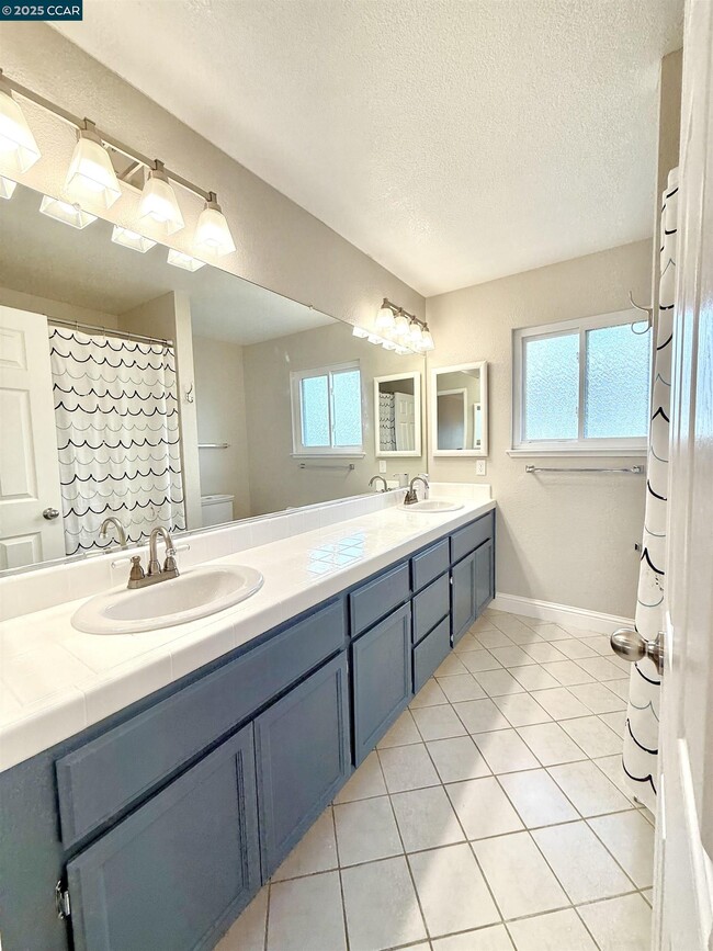 Building Photo - 319 Flagstone Ct