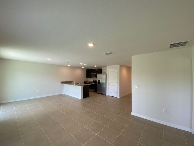 Building Photo - - Desirable Lake Diamond Subdivision 4/2/2...