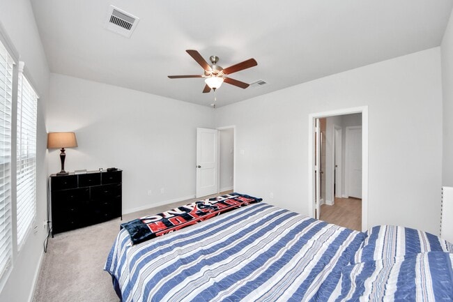 Building Photo - 5806 Quest Valley Dr