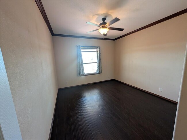 Building Photo - 13908 Kelly Dr