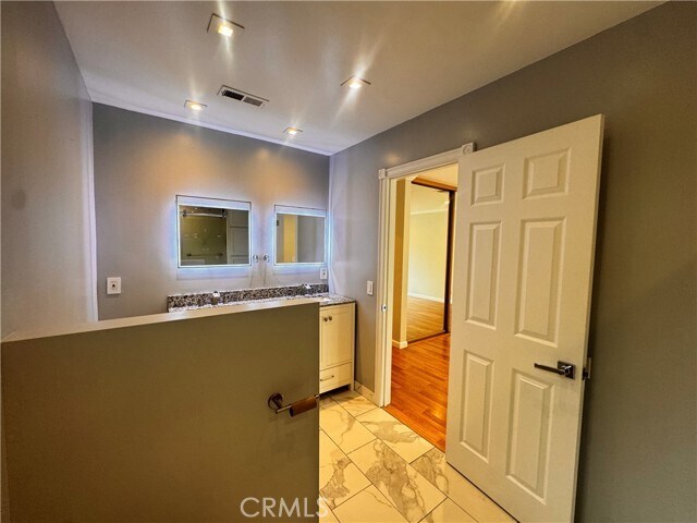 Building Photo - 925 Royal Oaks Dr