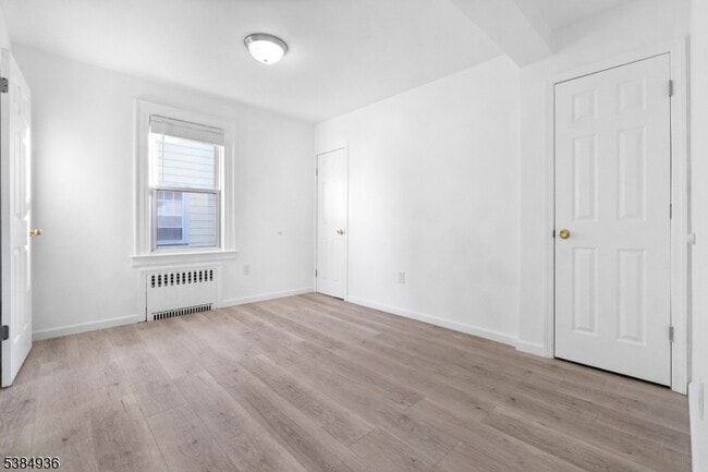Building Photo - 29 Ligham St