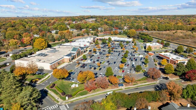 Building Photo - 2505 Stockbridge Dr