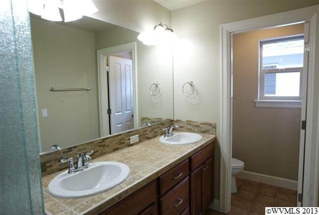 Building Photo - 3 bedroom plus den in Willamette Landing for $2895 per month