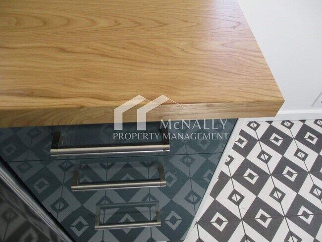 Building Photo - Gorgeous 3 Bedroom, 1 Bathroom Rambler near downtown Gig Harbor!