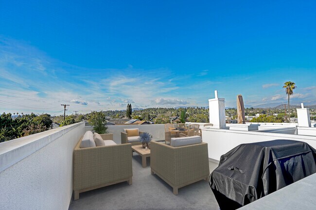 Building Photo - 3282 N Canary Way