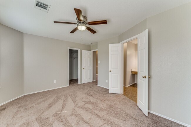 Building Photo - Recently updated home in Pflugerville