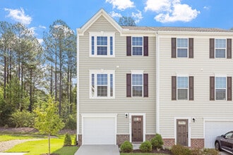 Building Photo - 915 Romeria Dr