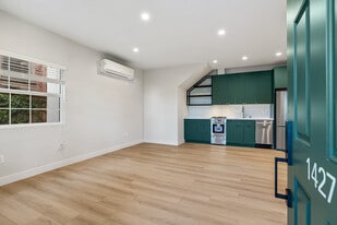 Building Photo - 1427 Edgecliffe Dr