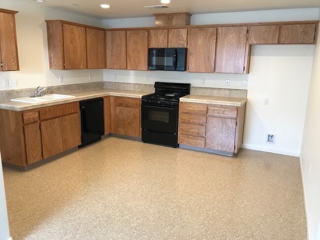 Building Photo - 3099 Bright St