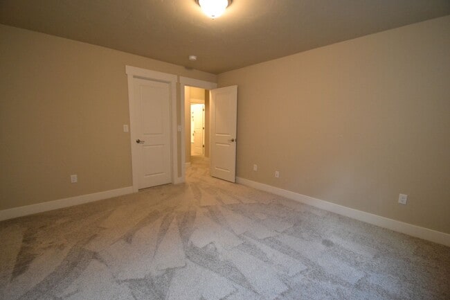 Building Photo - 3 Bedroom Ranch with Finished Basement Available Now!