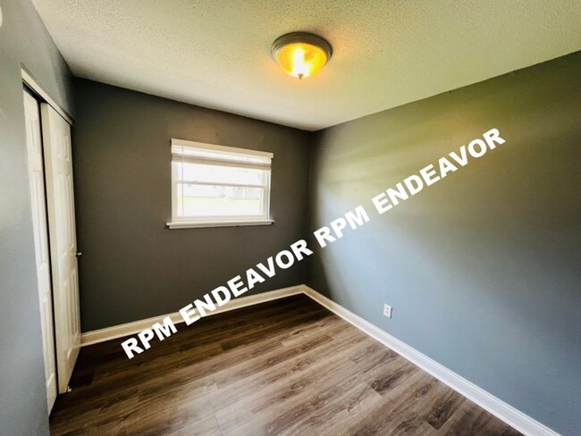 Building Photo - 3-Bedroom Home in Fort Zumwalt School Dist...