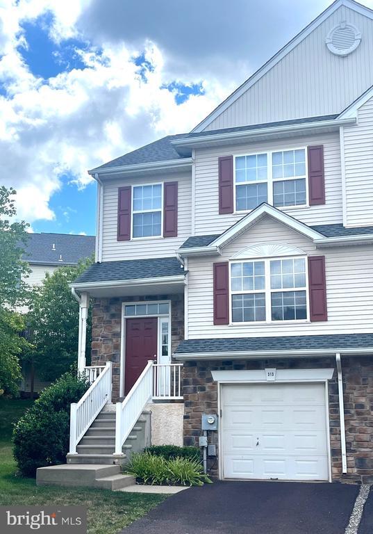 Building Photo - 313 Glenn Rose Cir