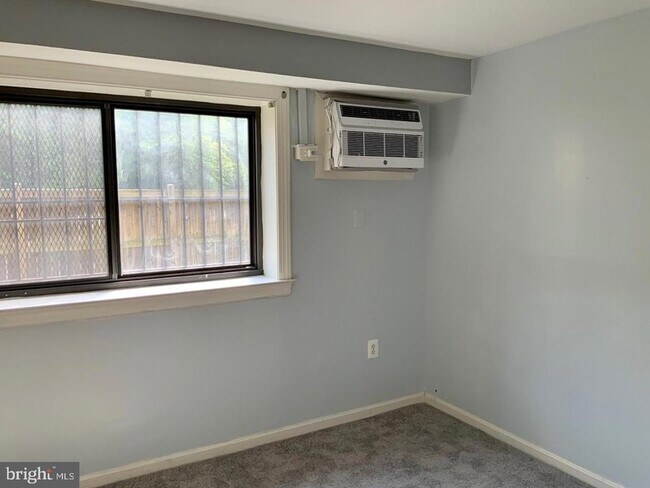 Building Photo - 3109 Naylor Rd SE