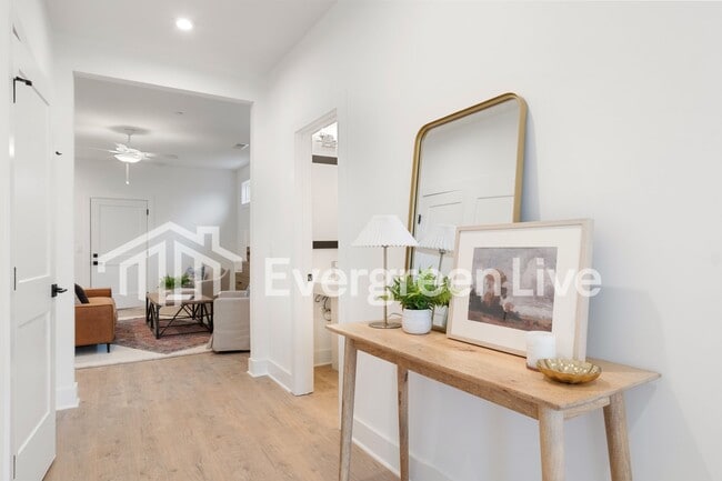 Building Photo - 129 Leggo Ave