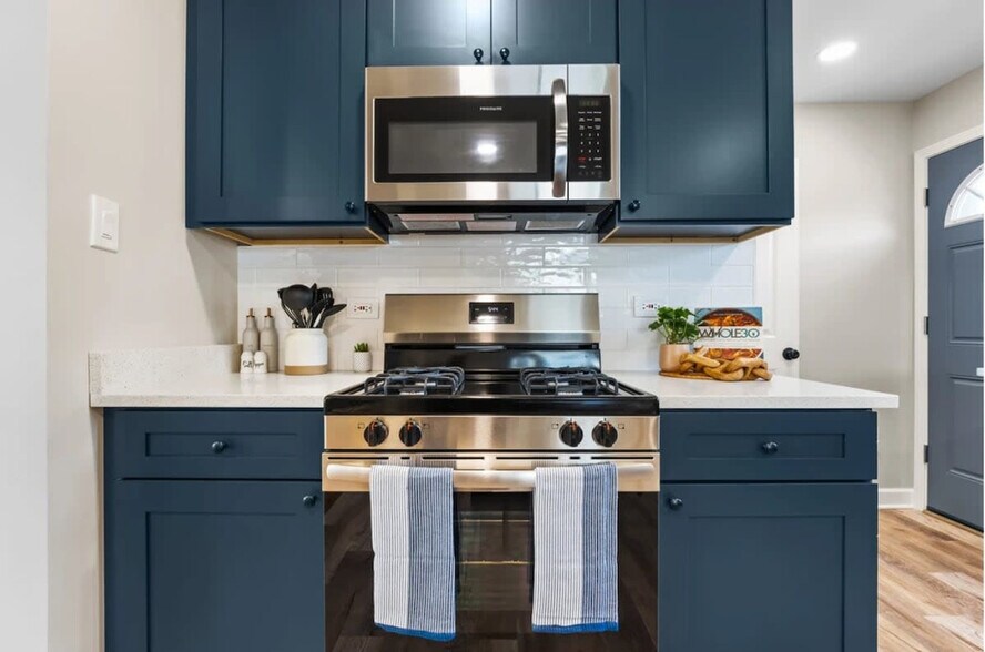 Building Photo - 624 Norfolk Ave