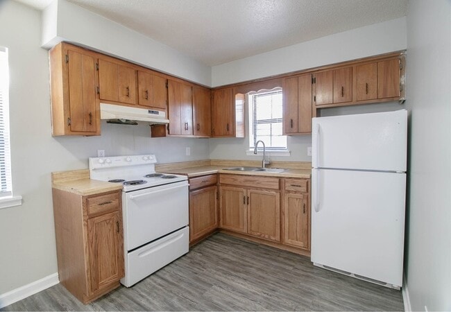 Building Photo - 15-415 Thompsonville Ln