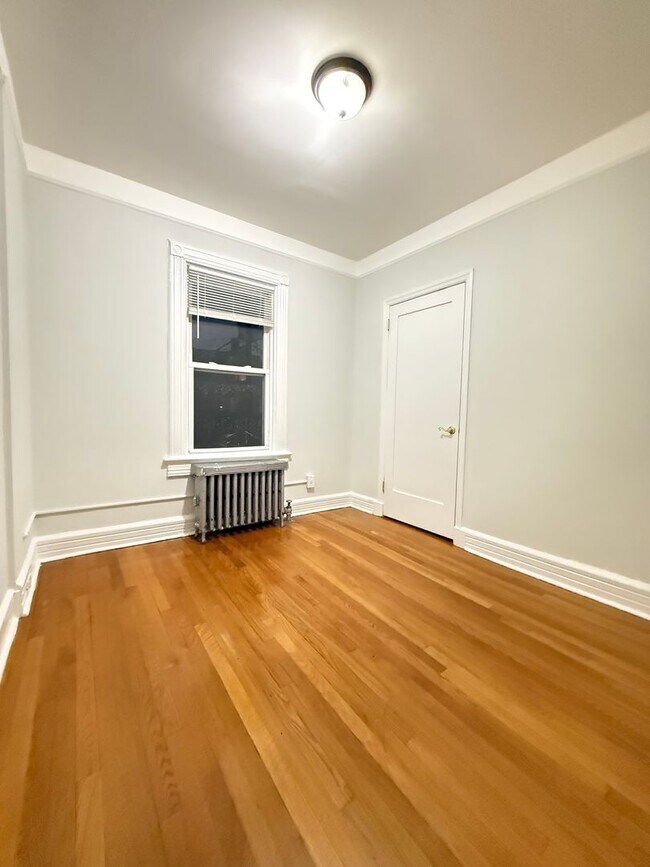 Building Photo - 125 Chester St