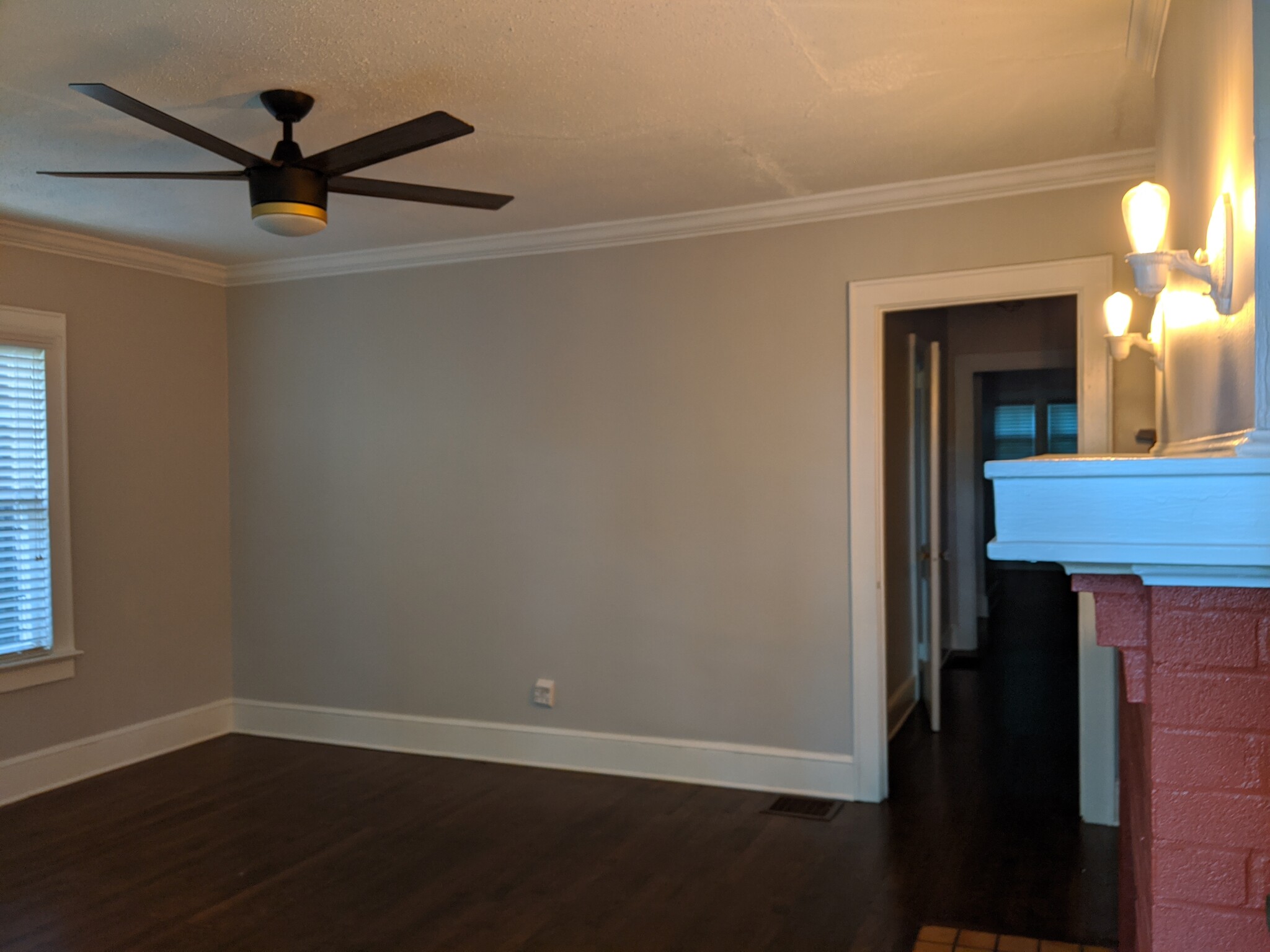 living room facing north - 720 Berne St SE Apt B