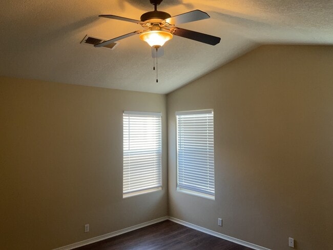 Building Photo - 1312 Penasco Rd NE