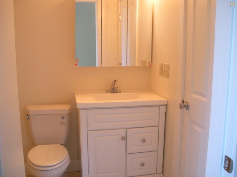 Building Photo - 2614 Eden Ave