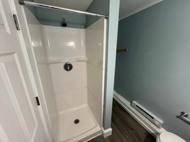 Building Photo - Gorgeous 1-bedroom, Second floor! Apartmen...