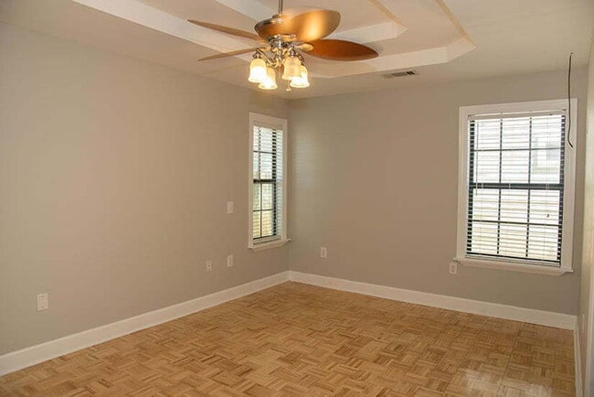 Building Photo - 1066 Windmill Dr