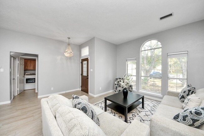 Building Photo - 20922 Whitevine Way