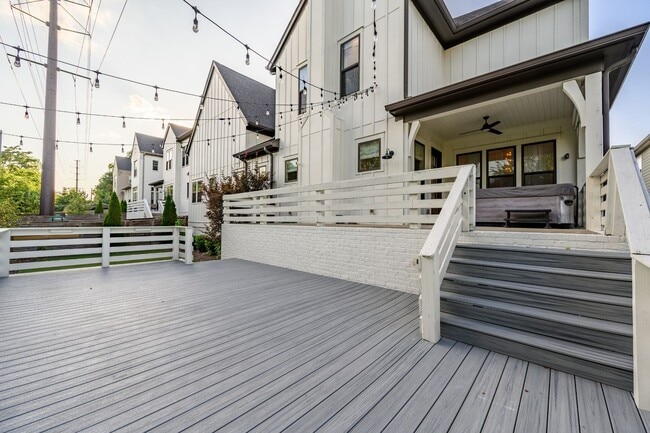 Building Photo - **LIKE-NEW, HIGH-END EXECUTIVE HOME WITH I...