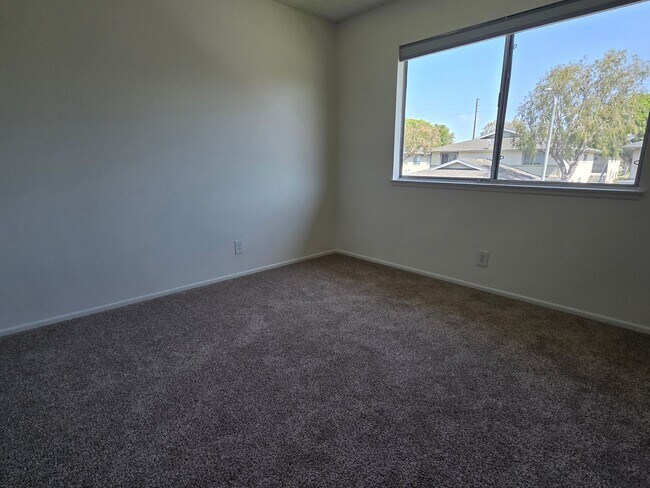Building Photo - 2647 Spinnaker Ave