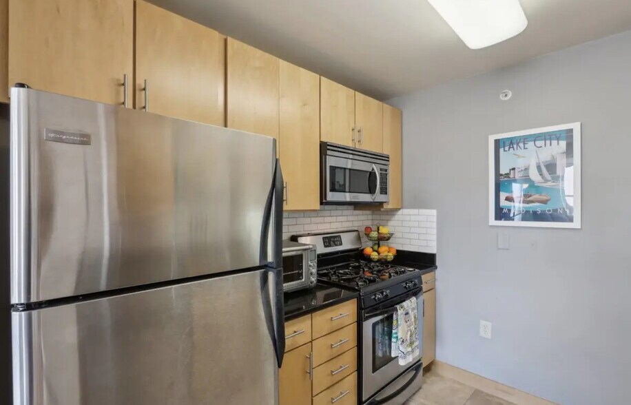 Building Photo - 333 W Mifflin St