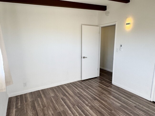 Building Photo - Updated 4 Bed 2 Bath Home!