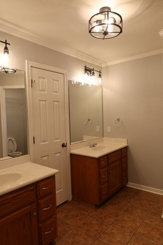 Building Photo - Charming 3-Bedroom Home with 2 Full Bathrooms in Waco, TX - Must See!